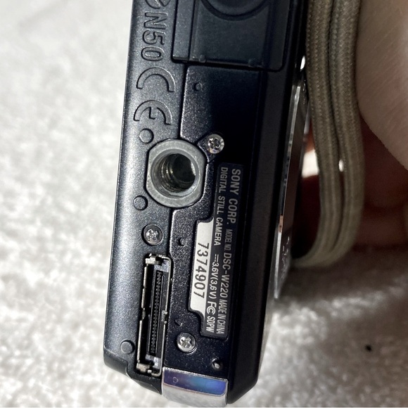 Vintage Y2K Sony Cyber-shot DSC-W220 12.1 MP Digital Camera Black - Picture 8 of 13
